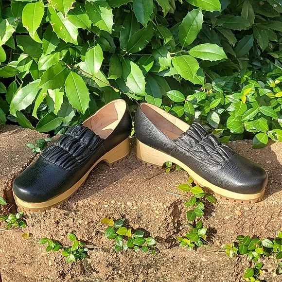 NWOT | Beklina | Classic Gathered Clog - Picture 3 of 13